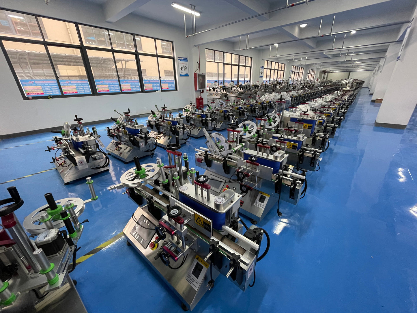 Flat label applicator, Desktop automatic flat bottle labeling machine , PET square bottle label applicator
