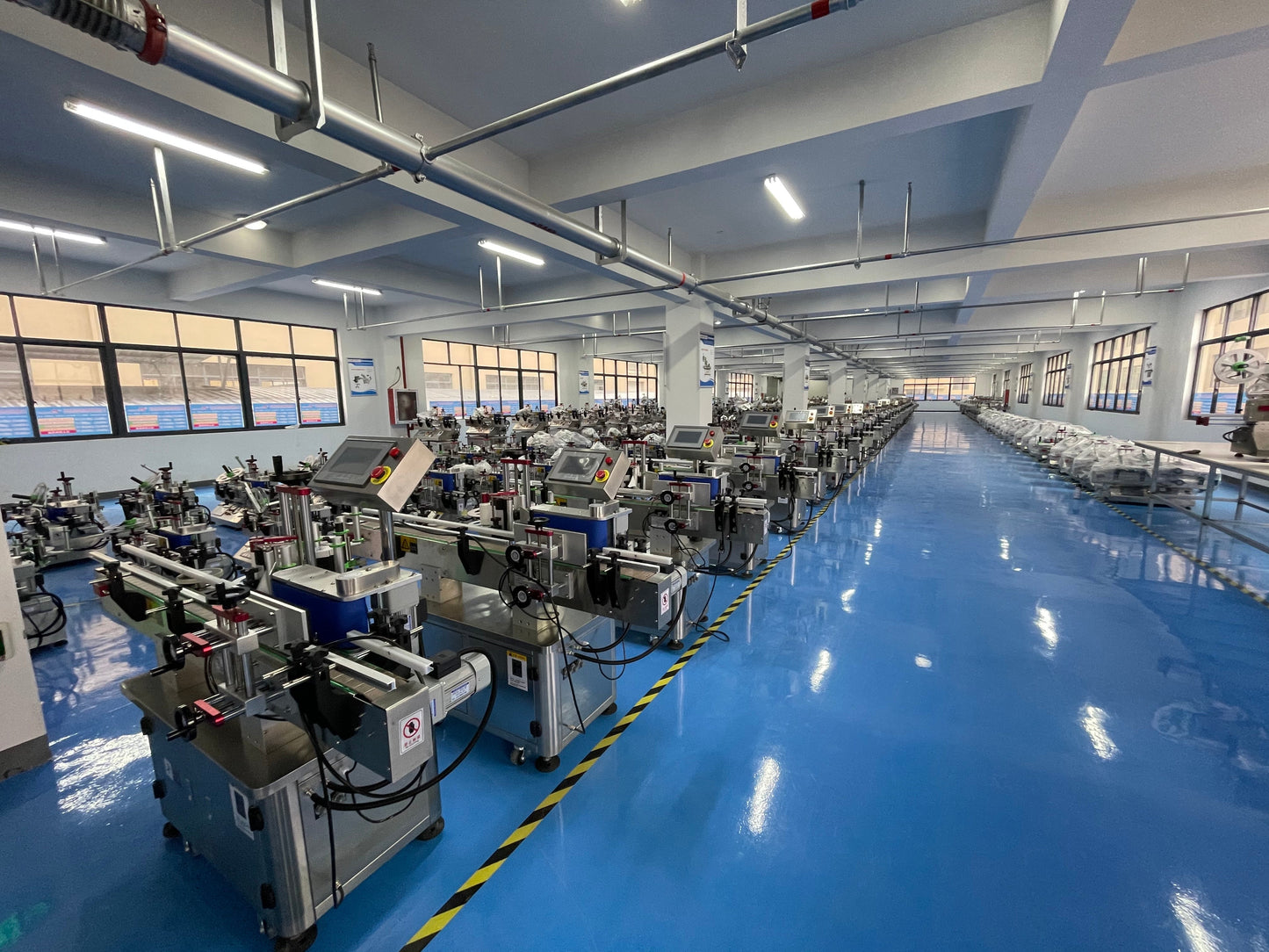 Flat label applicator, Desktop automatic flat bottle labeling machine , PET square bottle label applicator