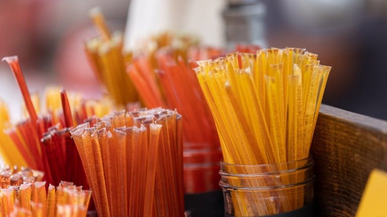 Honey straw filling machine, Automatic honey stick machine with conveyor belt